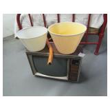 VINTAGE RCA TV W/ RABBIT EARS ;LAMP SHADES