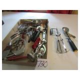 FLAT FULL KITCHEN UNTENSILS