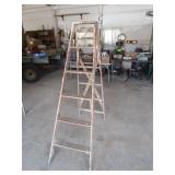 6 FT. WOOD STEP LADDER