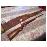 MOSSBERG 22 BOLT ACTION , WOOD STOCK RIFLE W/