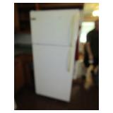 FRIGIDAIRE REFRIGERATOR W/ TOP FREEZER- WORKS
