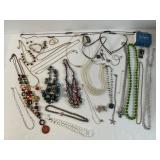 Necklaces / Pendants & More 31 pcs