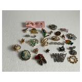 Lot of 30 Vintage Pins / Brooches / Lapel Pins
