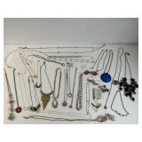 Necklaces / Earrings & More 35 pcs
