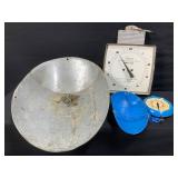 Hanson Hanging Scale & Plastic. Hanging Scale