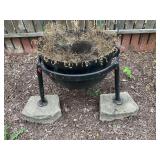 Cast IronPot On Stand