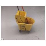 Rubbermaid WaveBrake Mop Bucket Set