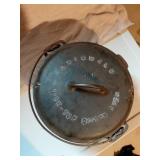 Griswold No. 9 Cast Iron Dutch Oven