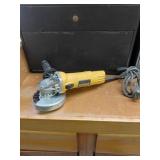 DeWalt DWE4011 4.5´´ Angle Grinder