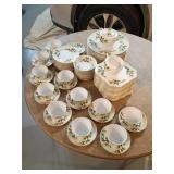 Narumi Fine China Pinecone Dinner Set