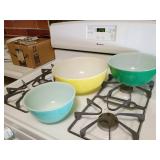Pyrex Primary Colors Mixing Bowls