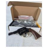 Henry Model H016GD Revolver in Box