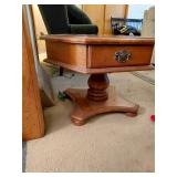 Ethan Allen 26x20in Wooden Table