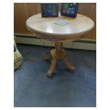 Round Oak Pedestal Accent Table