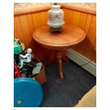 24x24in Oak Pedestal Table