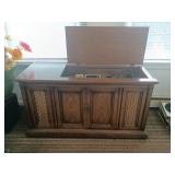 Magnavox Console Stereo System