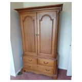 Thomasville Oak Wardrobe 44x72x20in