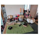 Decorative Lot with Accessories