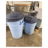 Blue Brute Trash Cans with Lids