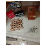Lot: Decor Signs, Coaster, Phone Stand