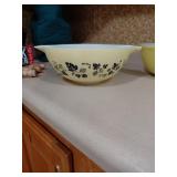 Pyrex 444 4qt Yellow Cinderella Mixing Bowl