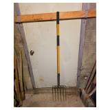Heavy Duty Garden Pitchfork with Fiberglass Handle