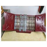 Metal Manual Holder with Folding Panels