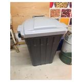 Trashpan 32-Gallon Trash Can and Dustpan