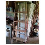 Wooden Step Ladder with Metal Hinges