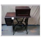 ANTIQUE-VINTAGE SINGER MODEL 12 TREADLE MACHINE