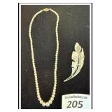 **Vintage graduated pearl necklace with sterling
