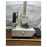 HOBBYLOCK 794 ELECTRONIC SEWING MACHINE (WORKS)