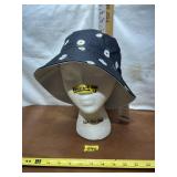 REVERSIBLE BUCKET HAT