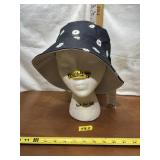 REVERSIBLE BUCKET HAT