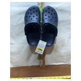 BRAND NEW IN PACKAGE CROCS SIZE 6-8