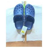 BRAND NEW IN PACKAGE CROCS SIZE 6-8