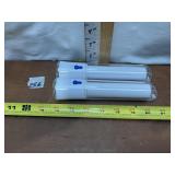 2 FLASHLIGHTS (WORKS) (BATTERIES NOT INCLUDED)