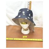 REVERSIBLE BUCKET HAT