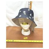 REVERSIBLE BUCKET HAT