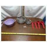 LOT OF MISC. COOKWARE