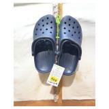 BRAND NEW IN PACKAGE CROCS SIZE 6-8
