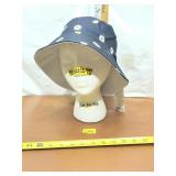 REVERSIBLE BUCKET HAT