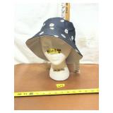 REVERSIBLE BUCKET HAT