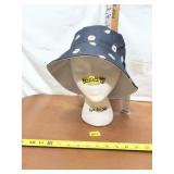 REVERSIBLE BUCKET HAT