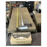 NEW IN BOX EXTENDABLE SQUEEGEE