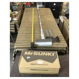 NEW IN BOX EXTENDABLE SQUEEGEE