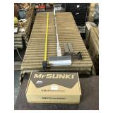 NEW IN BOX EXTENDABLE SQUEEGEE