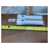 2 FLASHLIGHTS (WORKS) (BATTERIES NOT INCLUDED)