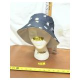 REVERSIBLE BUCKET HAT