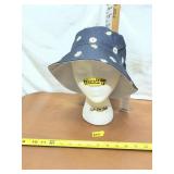 REVERSIBLE BUCKET HAT